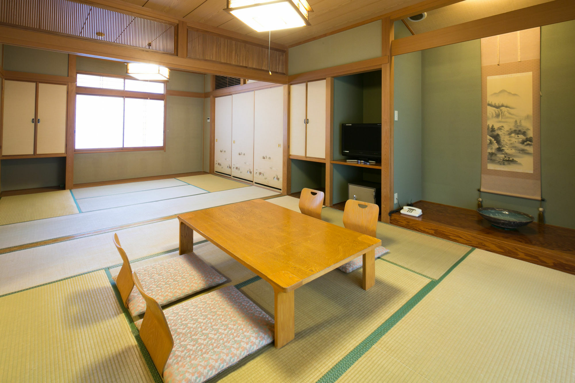 Готель Yugawara-Onsen Manyoso Екстер'єр фото